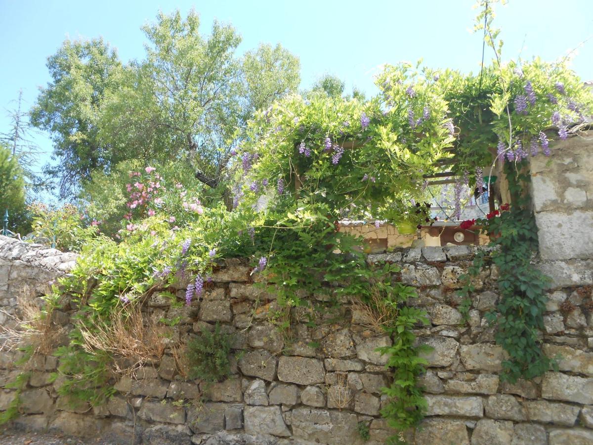 La Dame Blanche Bed & Breakfast Saint-Maurice-d'Ibie Exterior photo