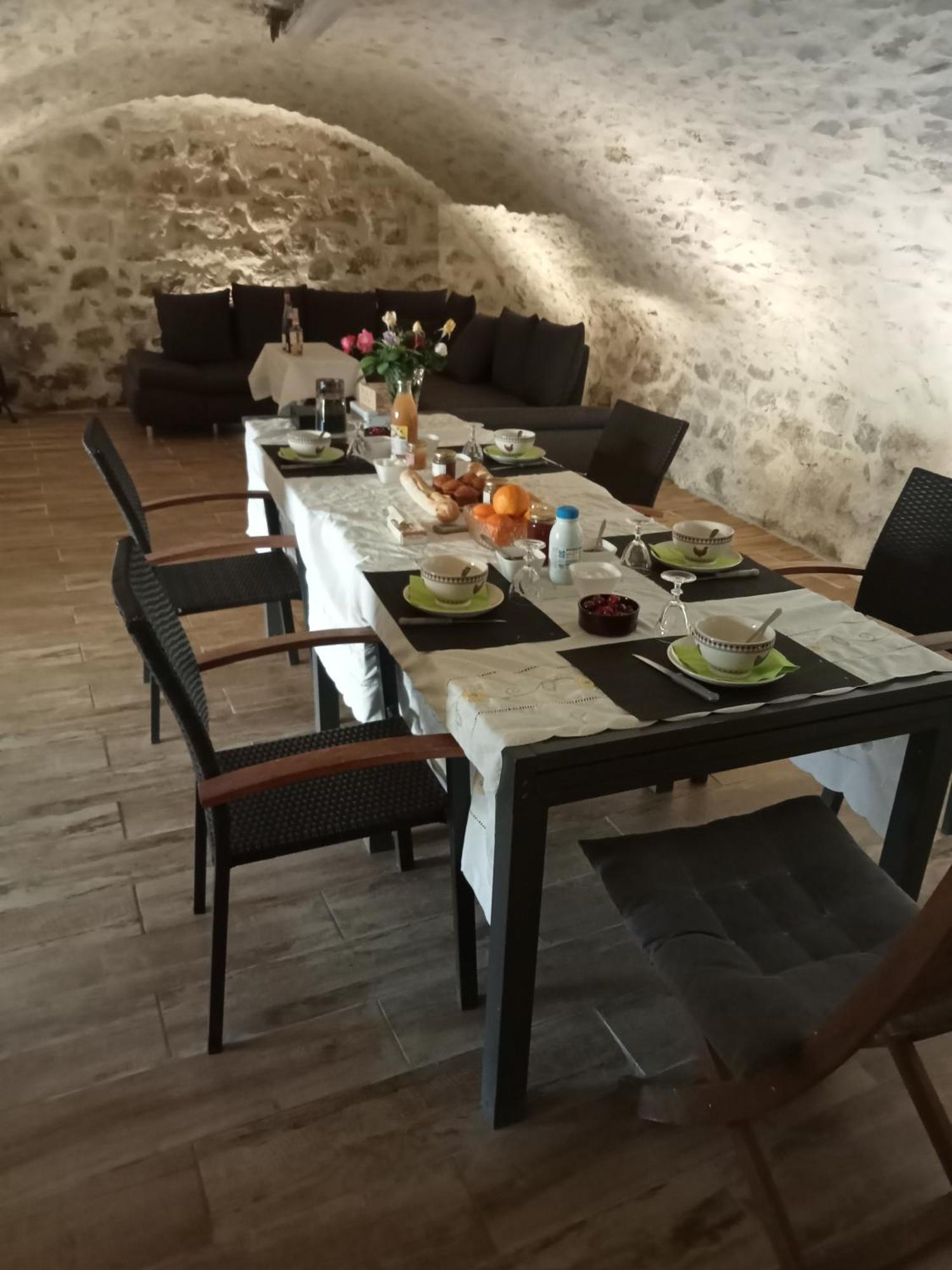 La Dame Blanche Bed & Breakfast Saint-Maurice-d'Ibie Exterior photo